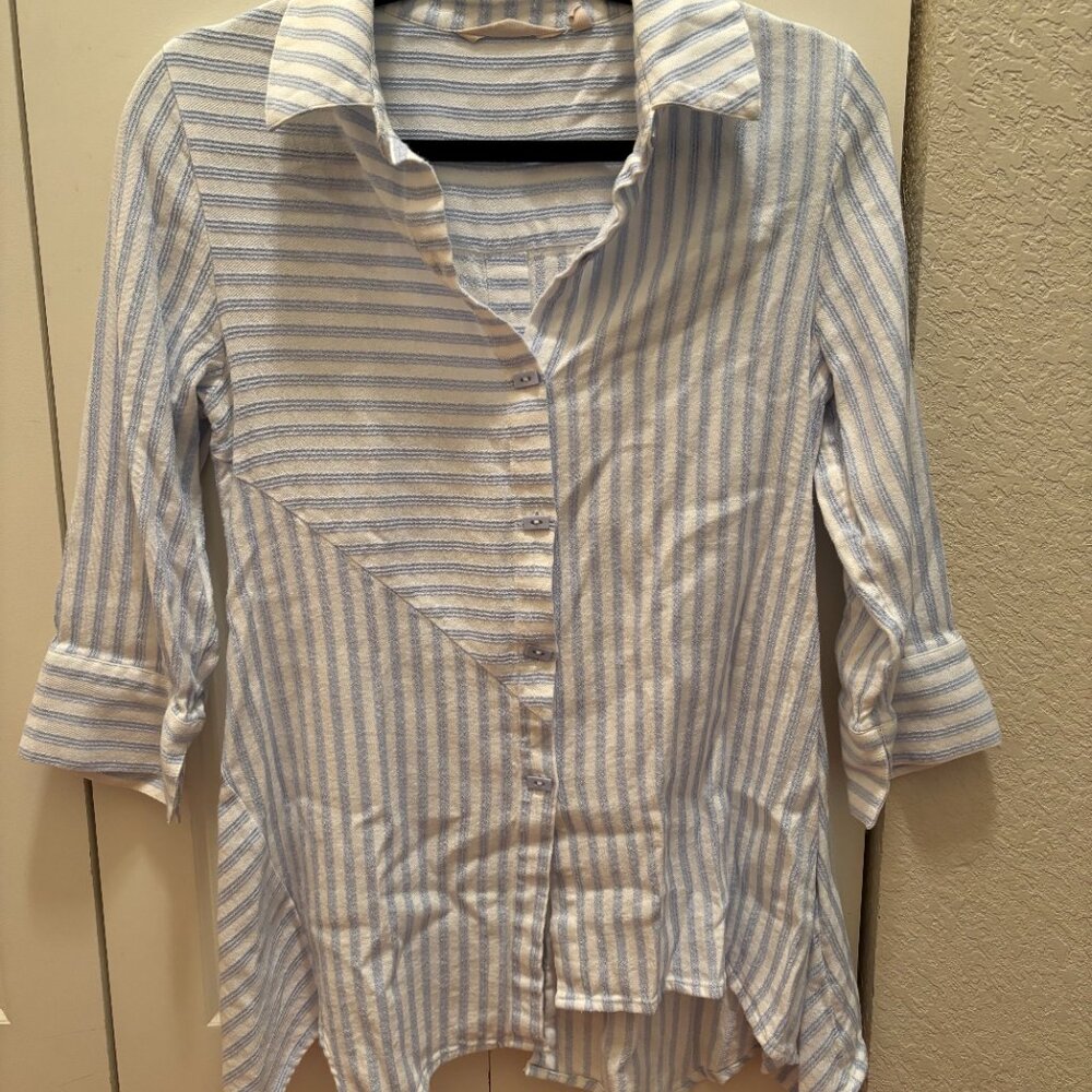 BLUE/WHITE STRIPED BUTTON DOWN